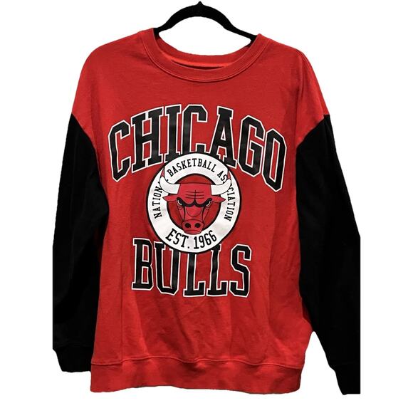 Chicago Bulls NBA Sweatshirt Red Black Colorblock Crewneck Size L - Picture 1 of 6